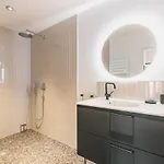 Sixties 64 2 Bedrooms With A Balcony And Parking In * بياريتز