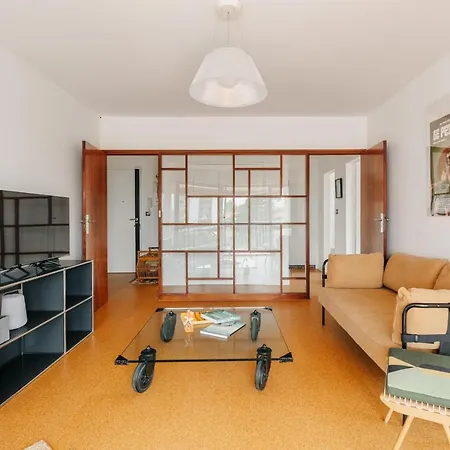 Sixties 64 2 Bedrooms With A Balcony And Parking In Appartement *