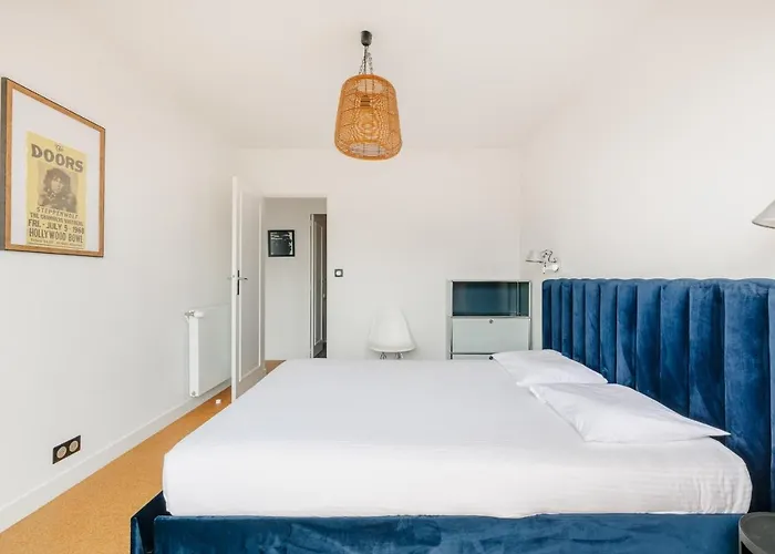 Sixties 64 2 Bedrooms With A Balcony And Parking In Biarriz