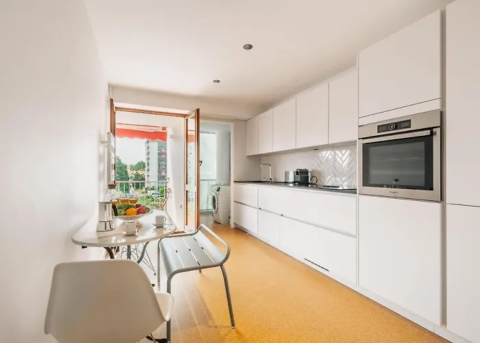 Sixties 64 2 Bedrooms With A Balcony And Parking In Apartamento Biarriz